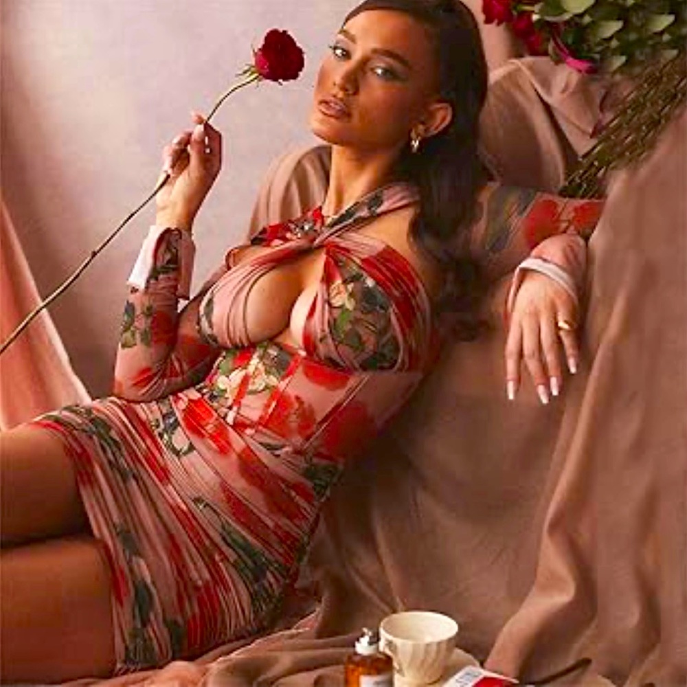 Sexy Valentines Pink and Red Rose Mini Dress
Size Medium